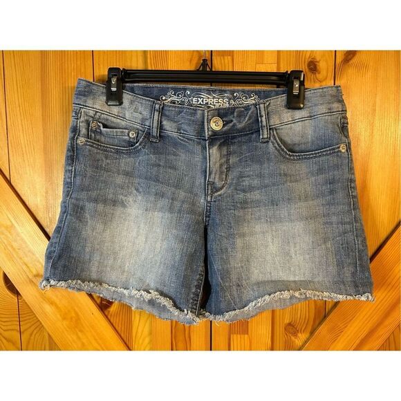 Express Denim Jean Shorts Medium Wash Stretch Cut Off Size 8 Distressed (8312) - Picture 1 of 3